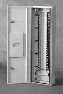 Connection Box 510 c 1 монтажным хомутом на 34 LSA-PLUS модуля 6428 2 423-00